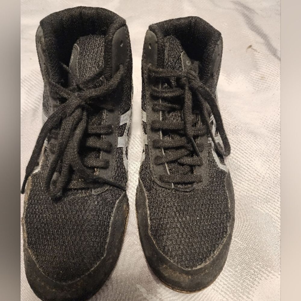 Boys High Top Adidas‎ Sneakers 2.5 Kids.Black w/White accents